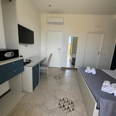 Don Ugo Luxury בית הארחה