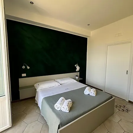 Don Ugo Luxury 4* トロペーア