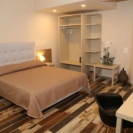 Don Ugo Luxury בית הארחה